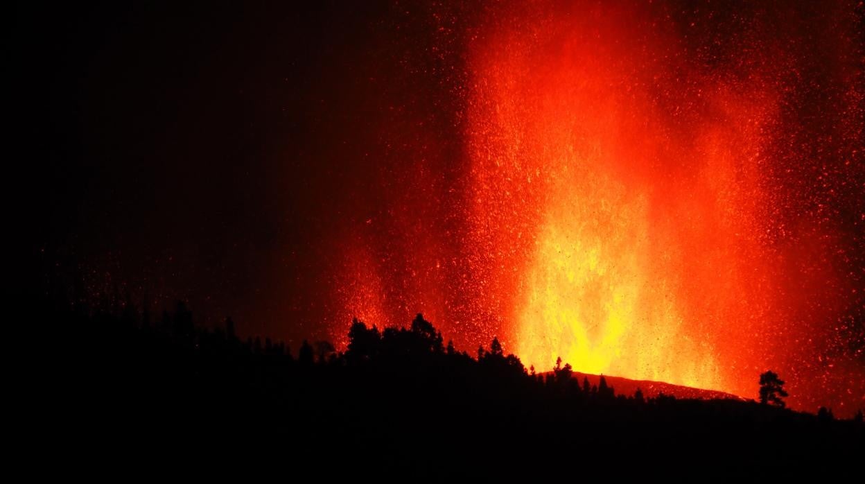 Sin clases, sin casa… Psicología de emergencia para que los niños superen el miedo tras la erupción del volcán en La Palma