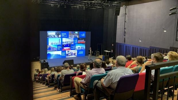 Más de 400 familias participan en el acto de bienvenida del campus universitario y superior de la Cámara de Comercio