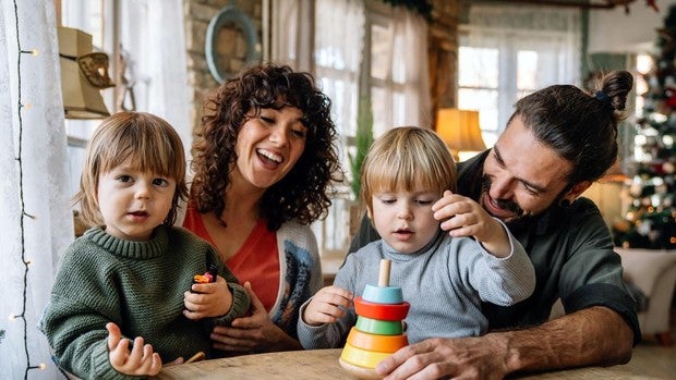Los psicólogos emplazan a los adultos a dedicar tiempo para jugar con los niños: «es el regalo más valioso»