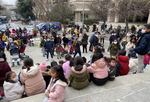 Los niños de las llamadas «colas del hambre» que habitualmente atiende Fundación Madrina