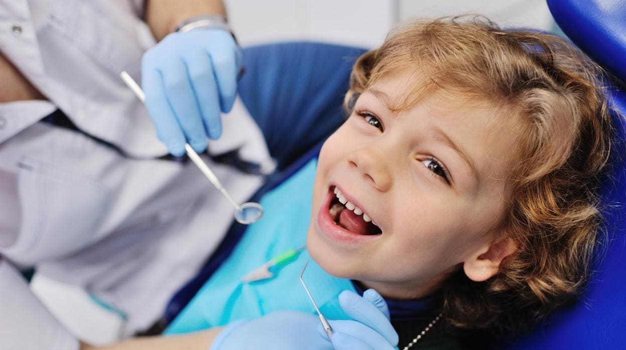 Los dentistas aconsejan que los niños acudan a una revisión bucodental después de la Navidad