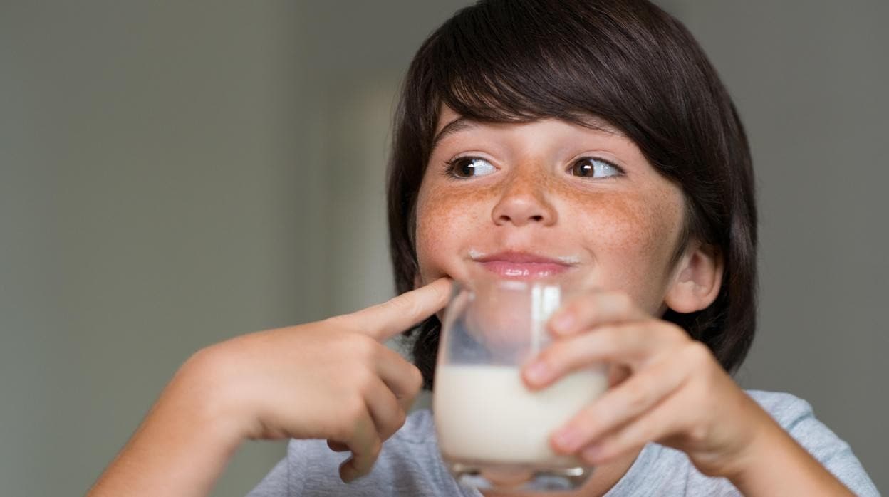 Los motivos por los que tu hijo debería tomar un vaso de leche entre un partido y los deberes