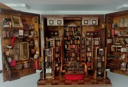 Una exposición gratuita muestra uno de los libros más pequeños del mundo y otras miniaturas literarias