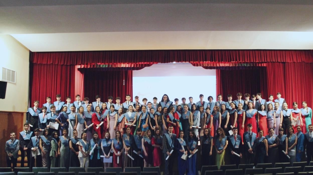 Graduación de los alumnos de 2º Bachillerato en el Colegio Sagrada Familia de Urgel