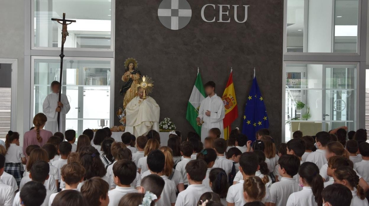 El Colegio CEU San Pablo Sevilla celebra el Corpus Christi