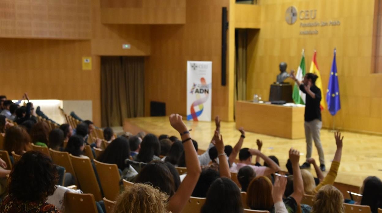 Más de un centenar de antiguos alumnos acuden al I Encuentro Alumni CEU Andalucía