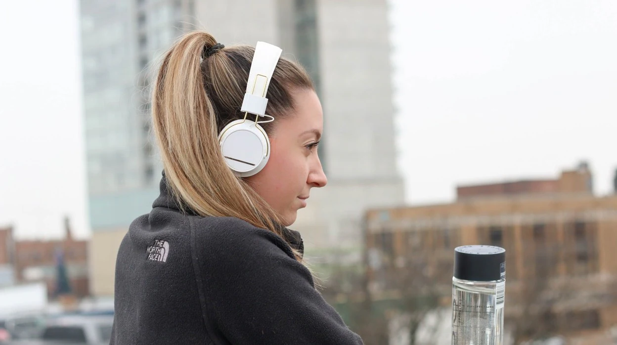 Descubre la experiencia de sonido completa con estos auriculares  inalámbricos de diadema