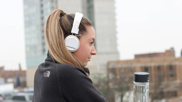 Descubre la experiencia de sonido completa con estos auriculares inalámbricos de diadema
