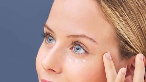 Crema de contorno para bolsas en los ojos