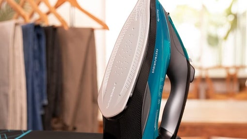 Plancha a vapor con suela Cecotec