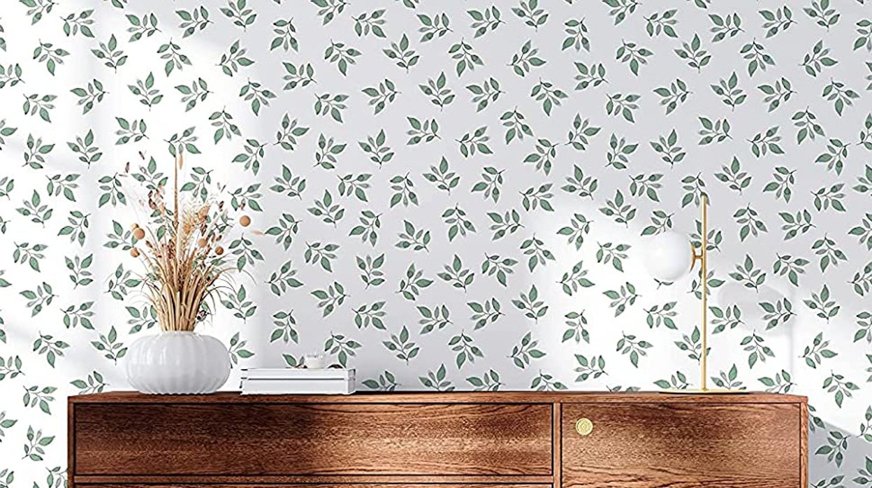 Un papel pintado puede refrescar la decoración de manera sencilla