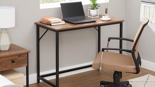 Escritorio de acero y madera
