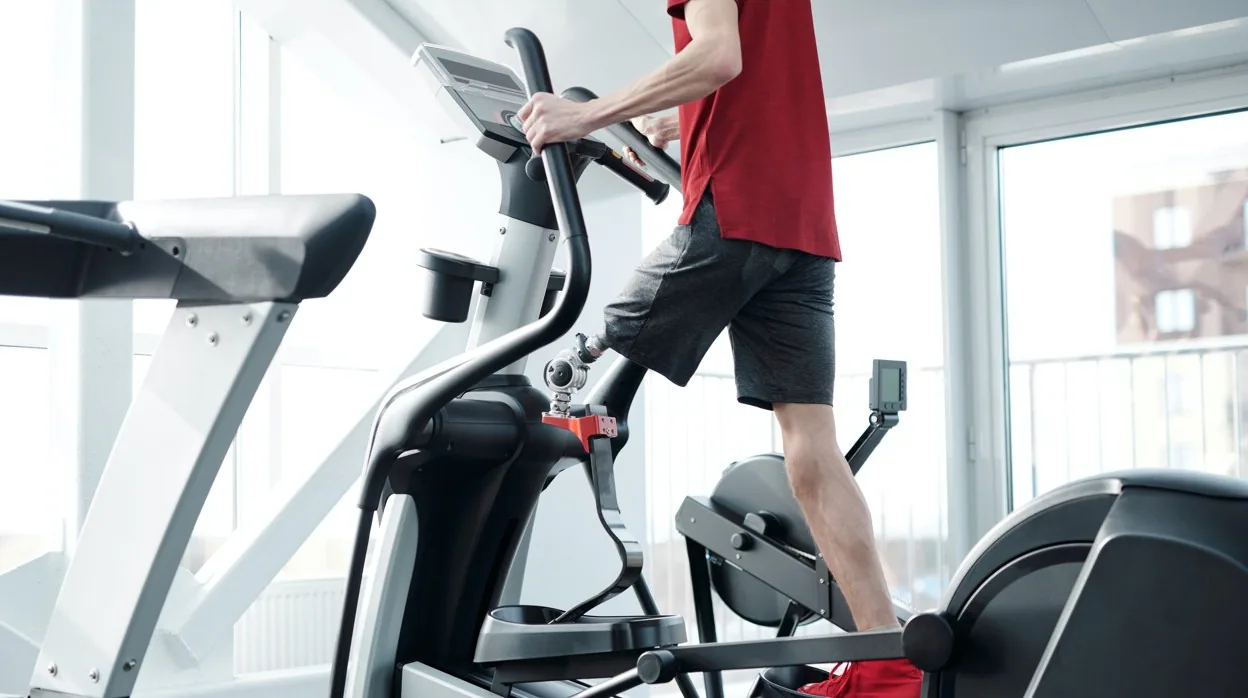 Cardio en el gym: cómo evitar errores y lesiones en caminadora, elíptica y  bicicleta