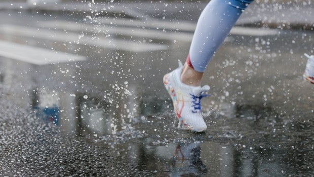 Ropa y accesorios para hacer deporte con lluvia