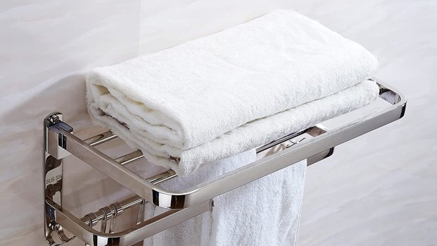 Toalla siempre seca con estos toalleros sin taladro ni agujeros para el baño