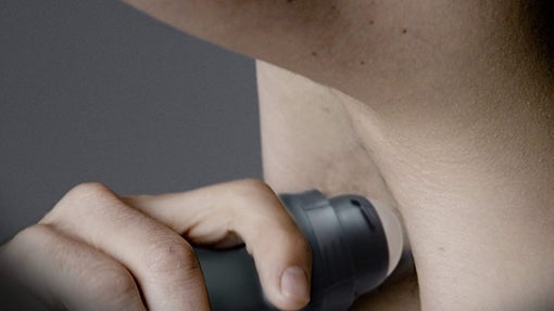 Desodorante de roll on para hombres Dove Invisible Dry