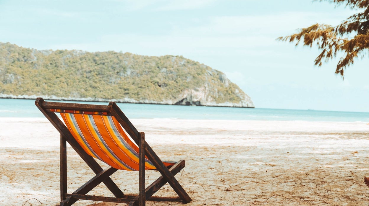 Silla plegable a pie de playa