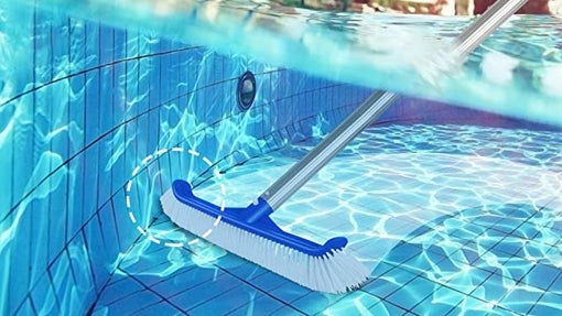 El kit necesario para el mantenimiento de tu piscina