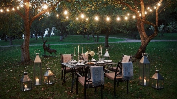Alumbra tu jardín con guirnaldas de luces