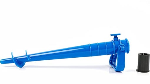 Soporte azul para sombrilla