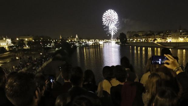 Fuegos artificiales: el colofón de la Feria de Sevilla desde el año 1864