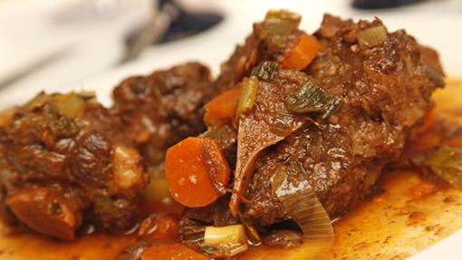 Rabo de toro en el restaurante La Cocina de María Luisa