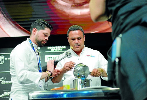 Ángel León, de Aponiente, y su exjefe de cocina, Luiti Callealta, chef del restaurante Ciclo