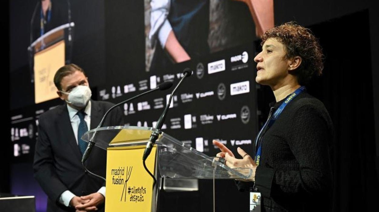 Nieves Barragán al recibir su premio en Madrid Fusión.