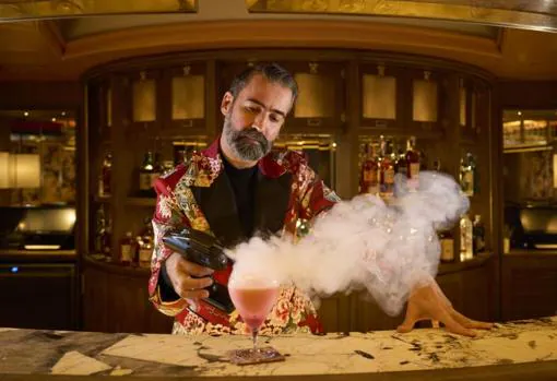Miguel Pérez, 'bartender' de ISA, el nuevo espacio dedicado a la coctelería y la gastronomía del Hotel Four Seasons