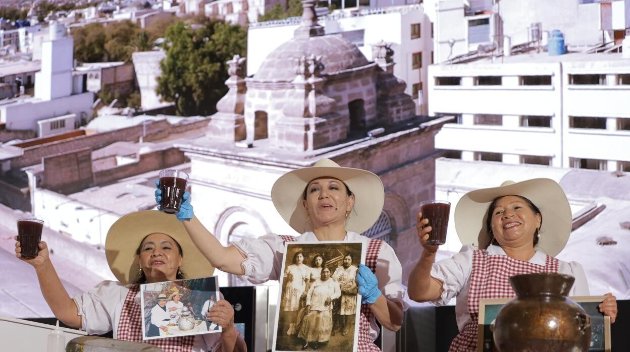 Picanteras de Arequipa, en Féminas 2022, premiadas con el galardón 'Guardianas de la Tradición