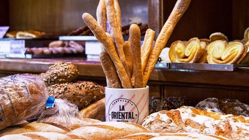 Surtido de panes y dulces de la pastelería La oriental