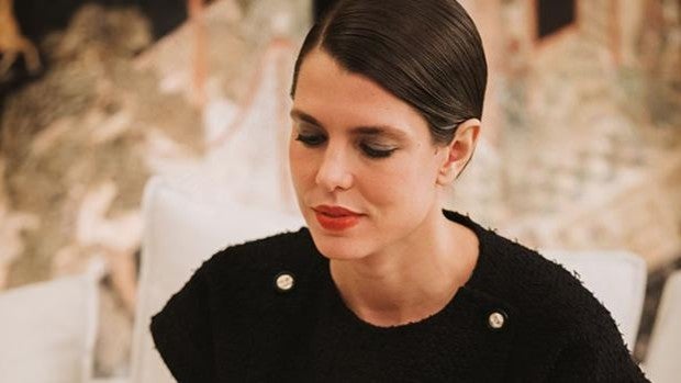 Carlota Casiraghi inventa el posado de culta