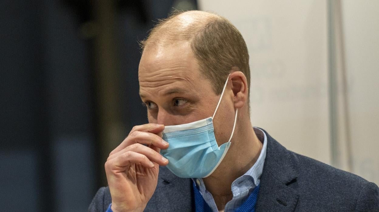 Guillermo de Cambridge, esta mañana, en un centro de vacunación de Londres