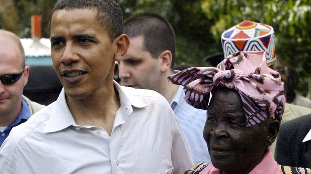 Barack Obama, con su abuela Sarah en 2006