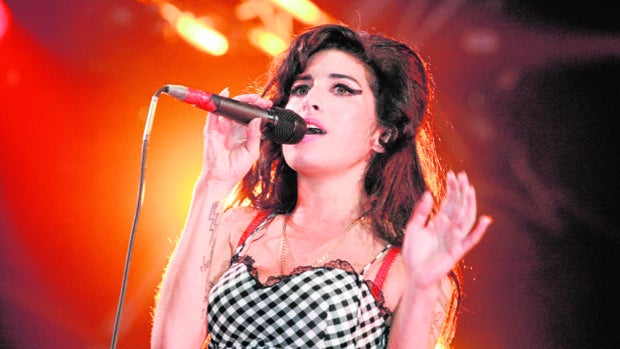 Salen a subasta los objetos favoritos de Amy Winehouse