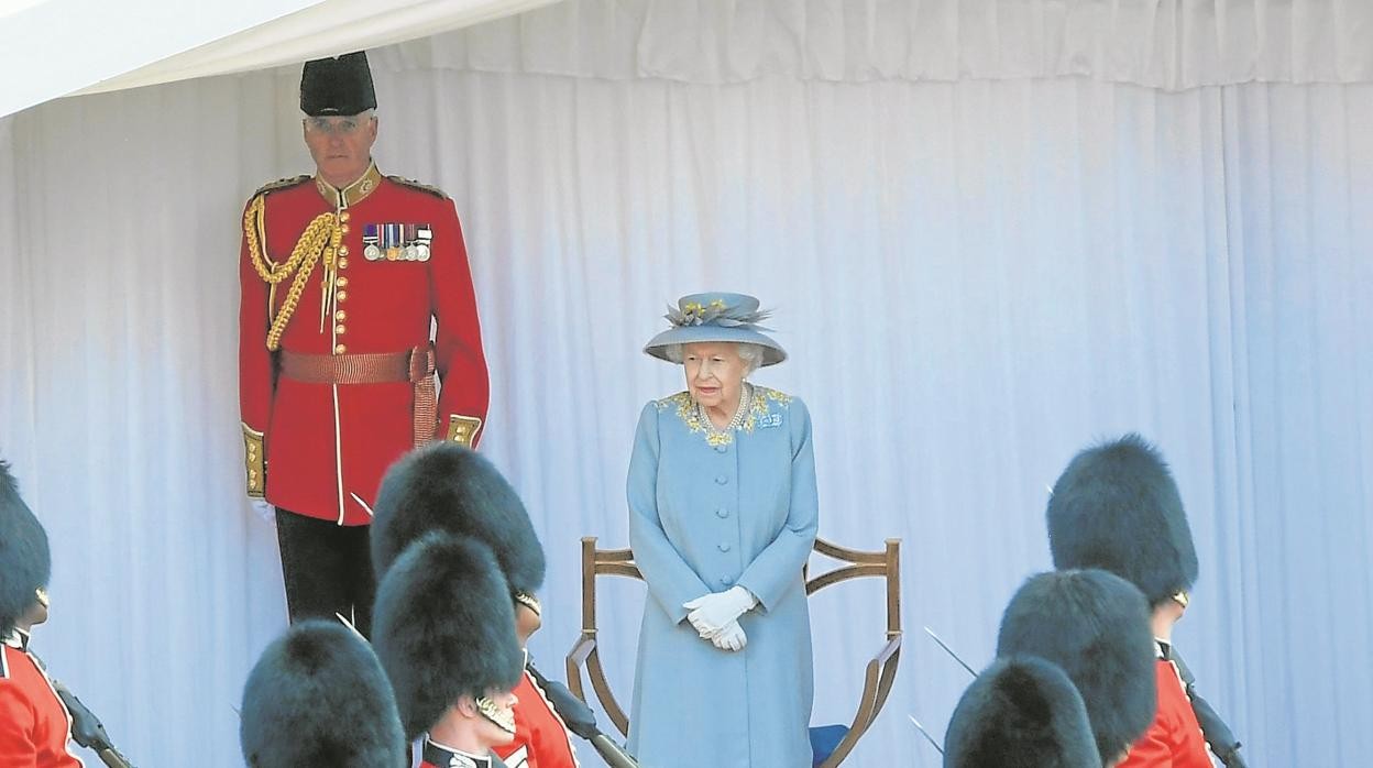 Isabel II celebra su primer cumpleaños en solitario