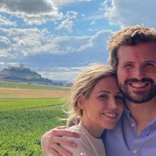 PablO Casado con su mujer Isabel