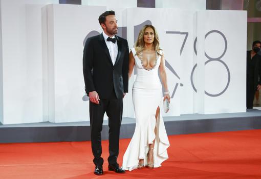 Ben Affleck y Jennifer Lopez sufren un altercado con un fan en Venecia