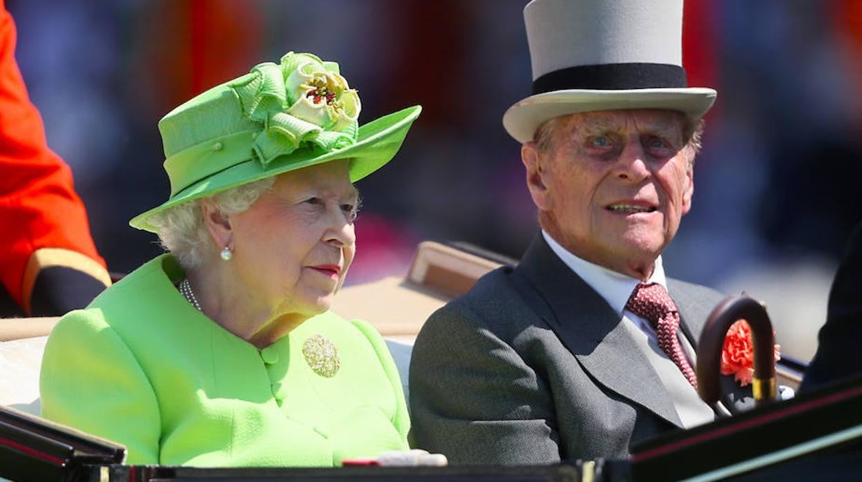 La Reina Isabel II junto a su marido Felipe de Edimburgo