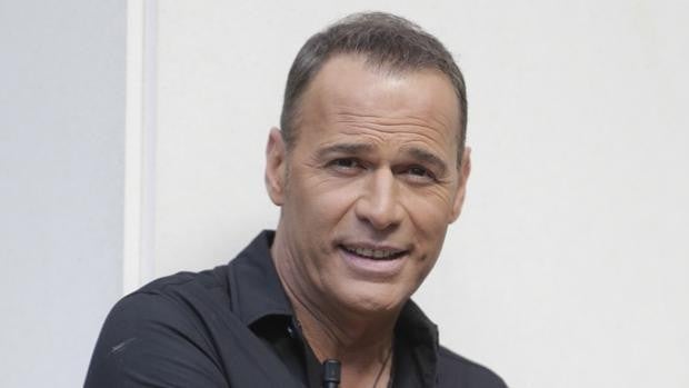 Carlos Lozano, entre Mónica Hoyos y 'Sálvame'