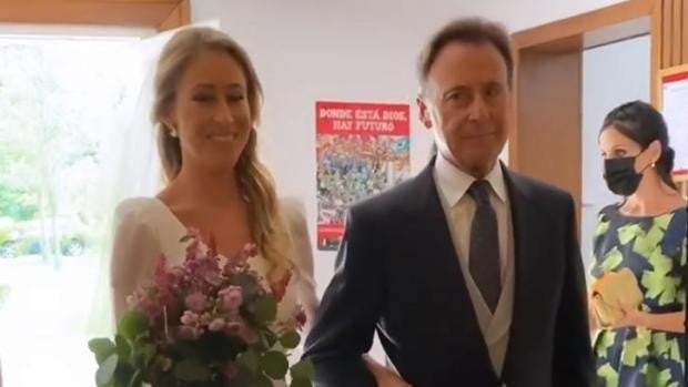 Matías Prats lleva a su hija al altar