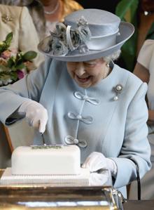 Oferta de empleo en Buckingham: la Reina Isabel II busca nuevo repostero