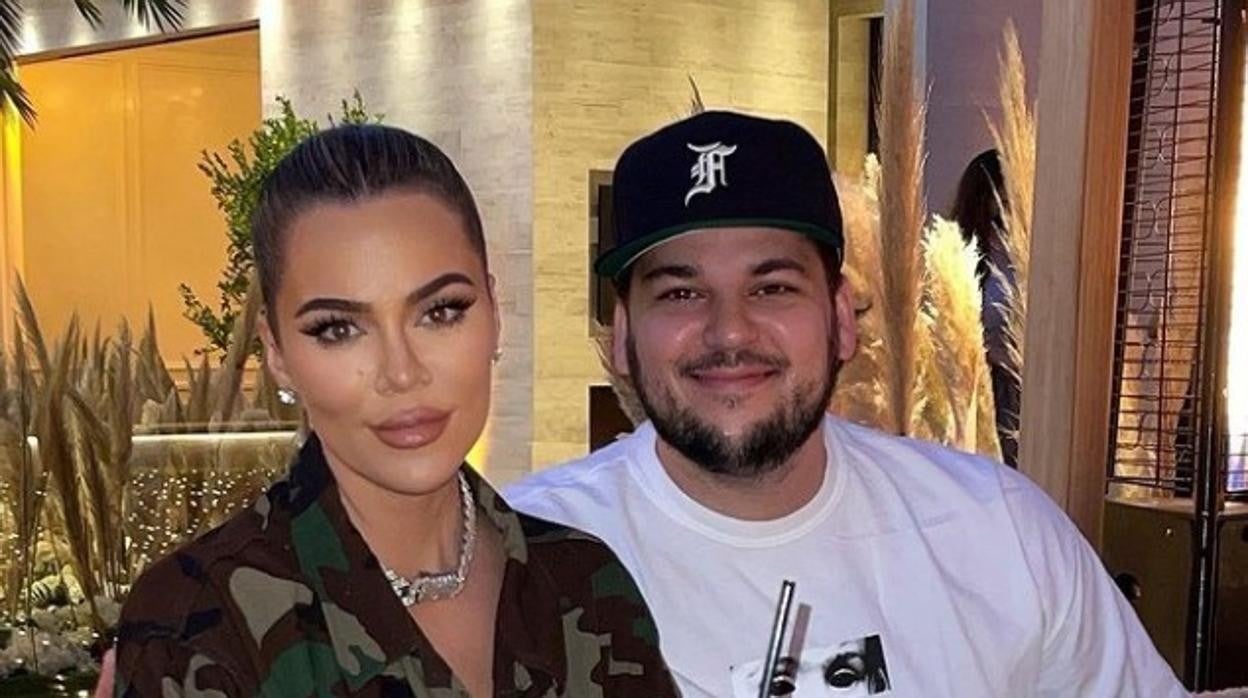 Rob Kardashian abraza a su hermana mayor Khloé