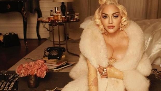 Madonna escandaliza con una foto recreando la muerte de Marilyn Monroe