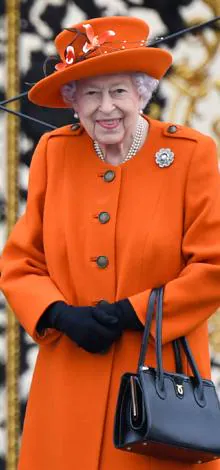 La Reina Isabel II se deja ver al volante tras los rumores sobre su salud
