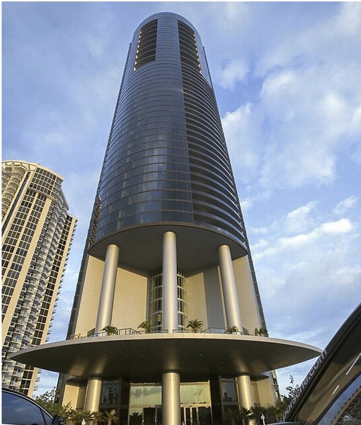 Parecen unas planchas para el pelo, pero es una de las torres más lujosas del planeta