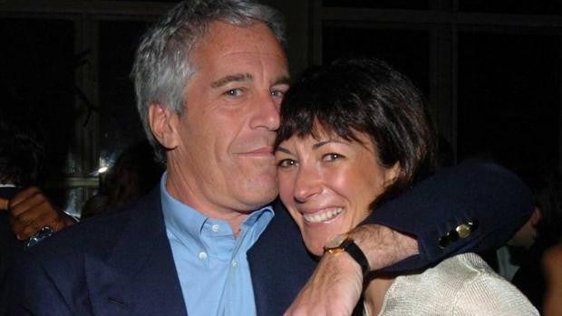 Ghislaine Maxwell, en el banquillo por tráfico sexual de menores para su amante Jeffrey Epstein