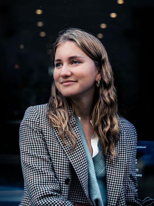 La futura reina belga estudia en la universidad a la que acudió su padre, Felipe de Bélgica.