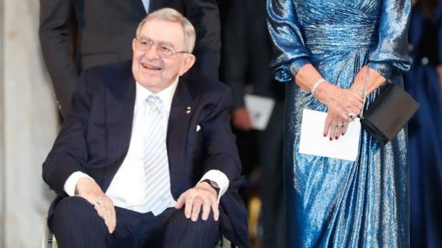 El rey Constantino de Grecia, ingresado en un hospital por neumonía