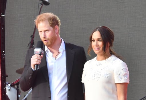 Resulta curioso querer desvincularse de la casa real británica cuando la casa real británica te ha dado la mayoría del protagonismo del que gozas.